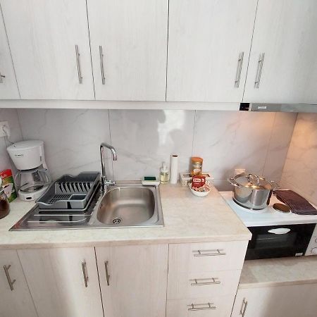 Crystal Home Near Airport Артемида Екстериор снимка