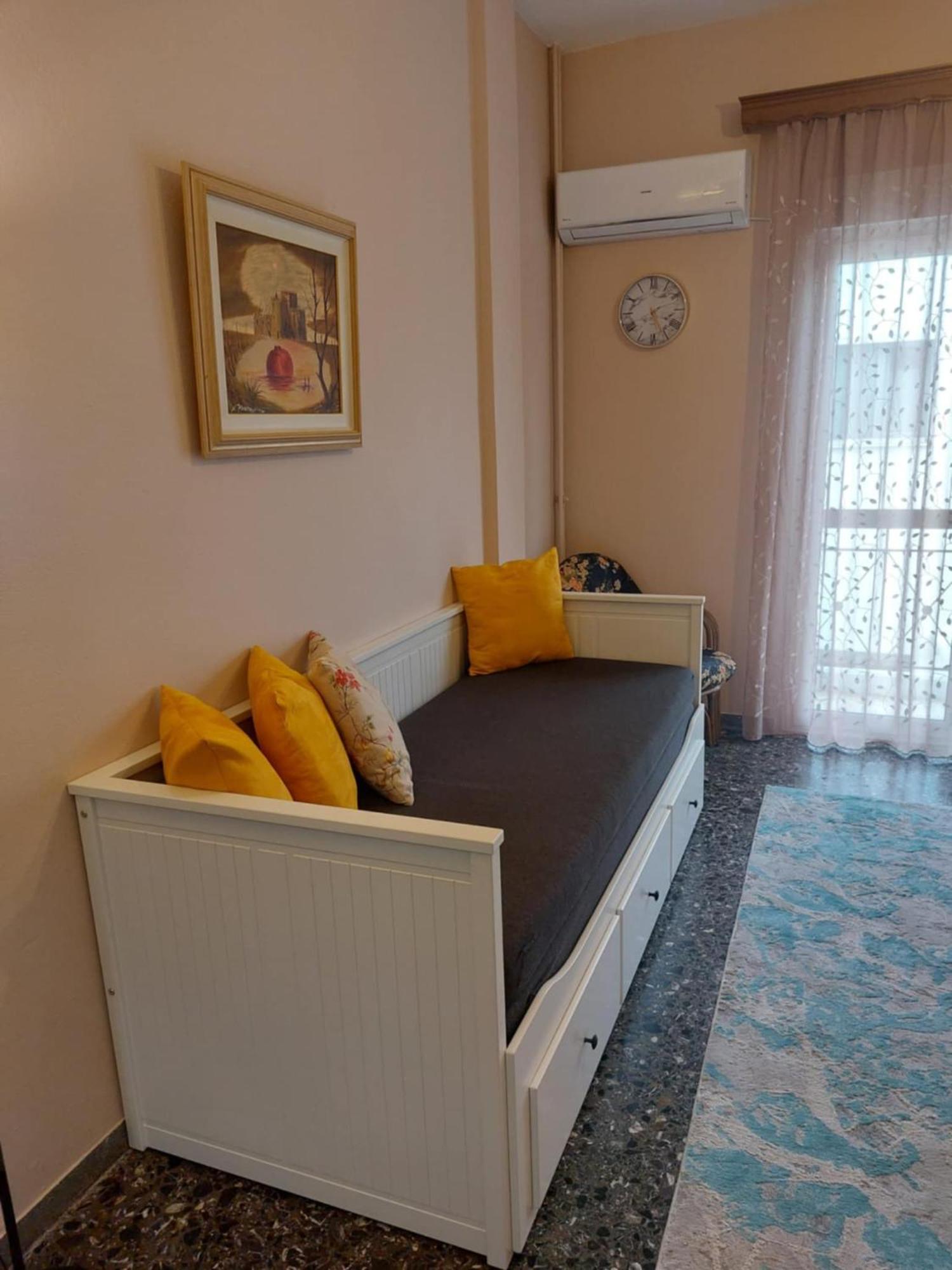 Crystal Home Near Airport Артемида Екстериор снимка