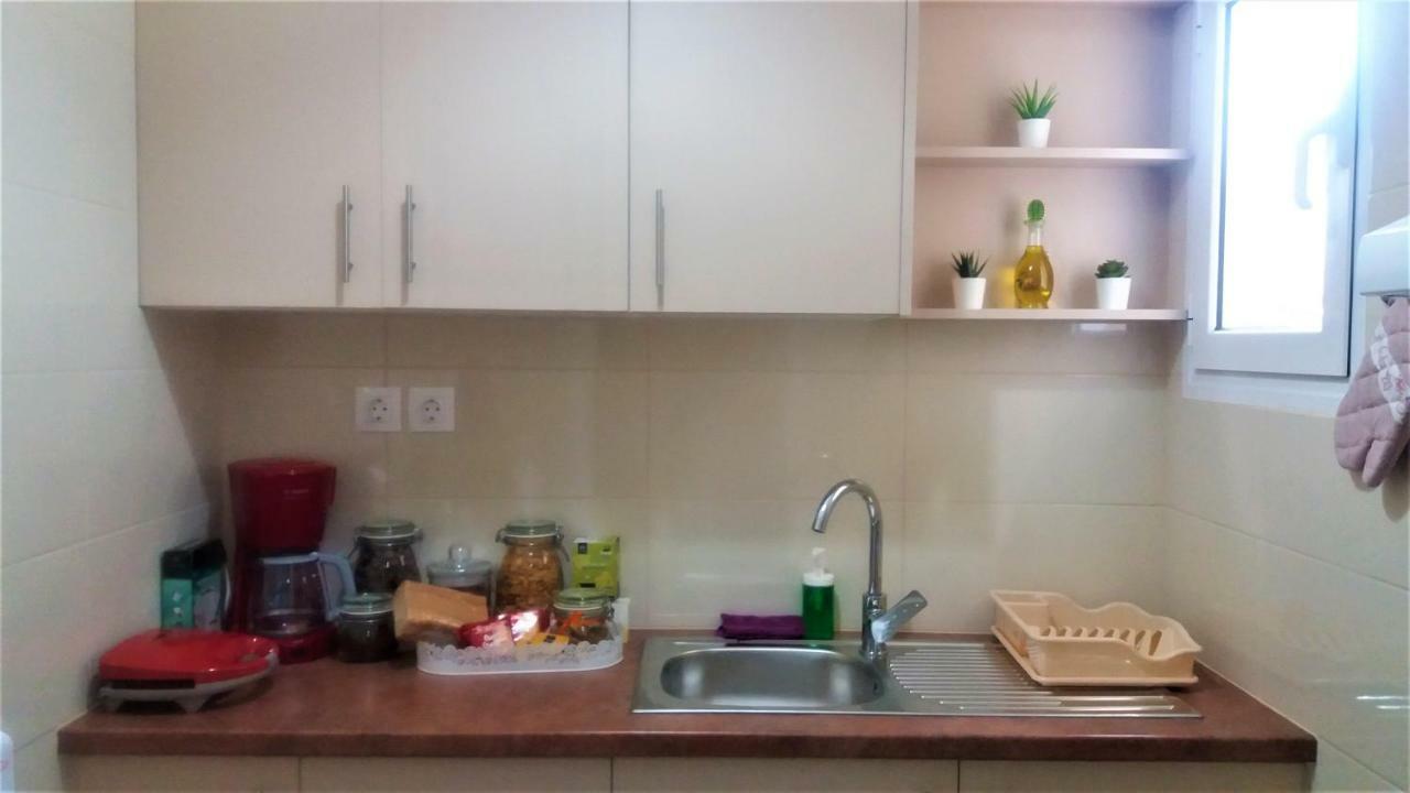 Crystal Home Near Airport Артемида Екстериор снимка